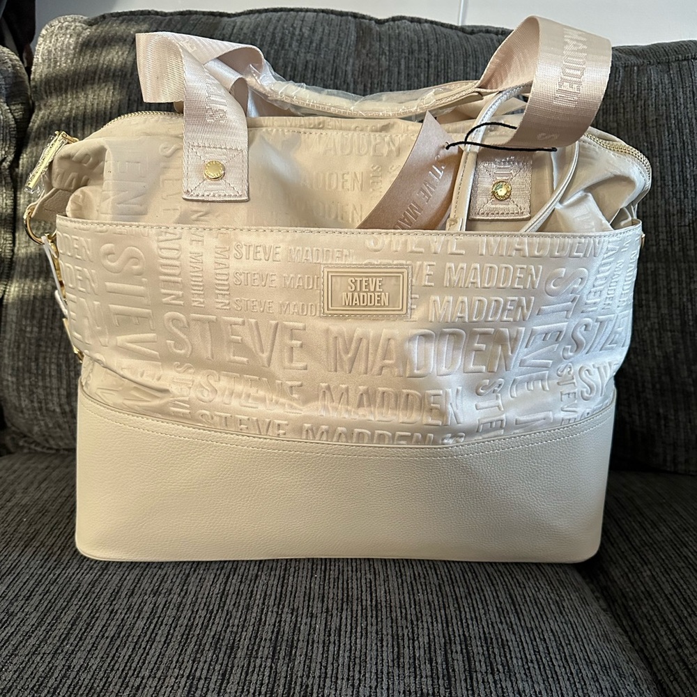 - Steve Madden weekend bag (available)